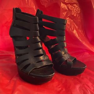 Black Chinese Laundry Gladiator Style size 7.5